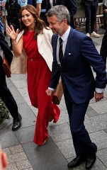 Royal Style: Diamonds are a Queen's best friend..