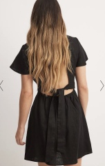 Is this dress appropriate for school pick up?