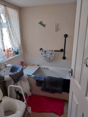 Property auction used faulse photos