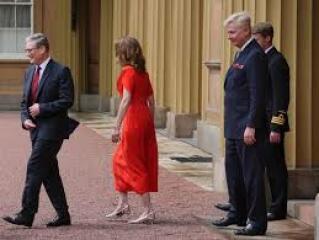 To wish Sir Keir and his wife would not hold hands when working
