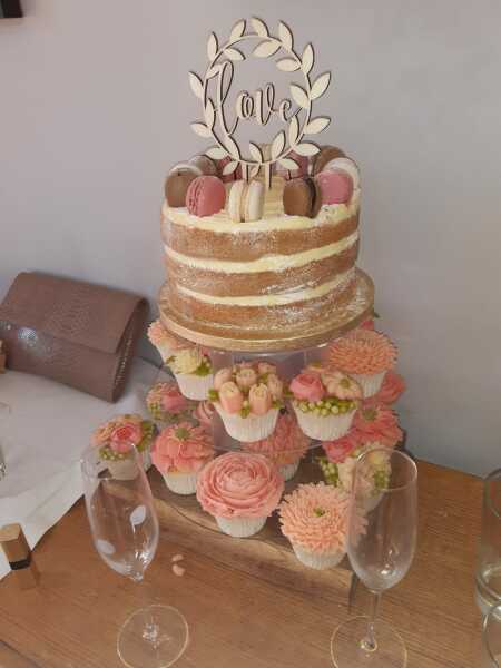 Wedding in 4 weeks, still need a cake
