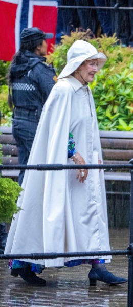 Royal Style: Diamonds are a Queen's best friend..