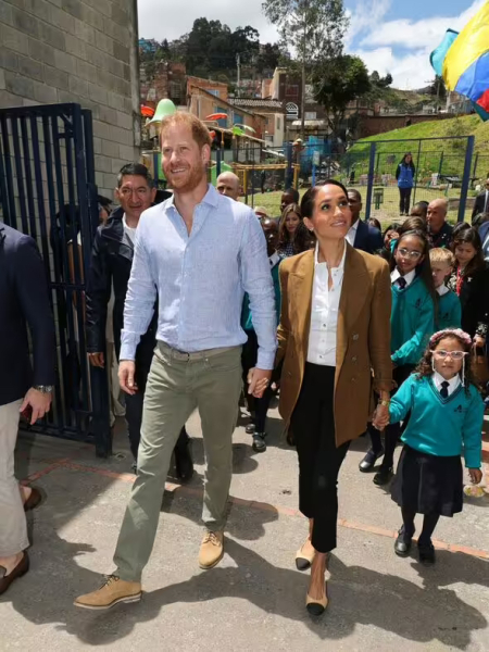Meghan and Harry spotted out and about - ¡Viva Colombia! Edition (Part 7)