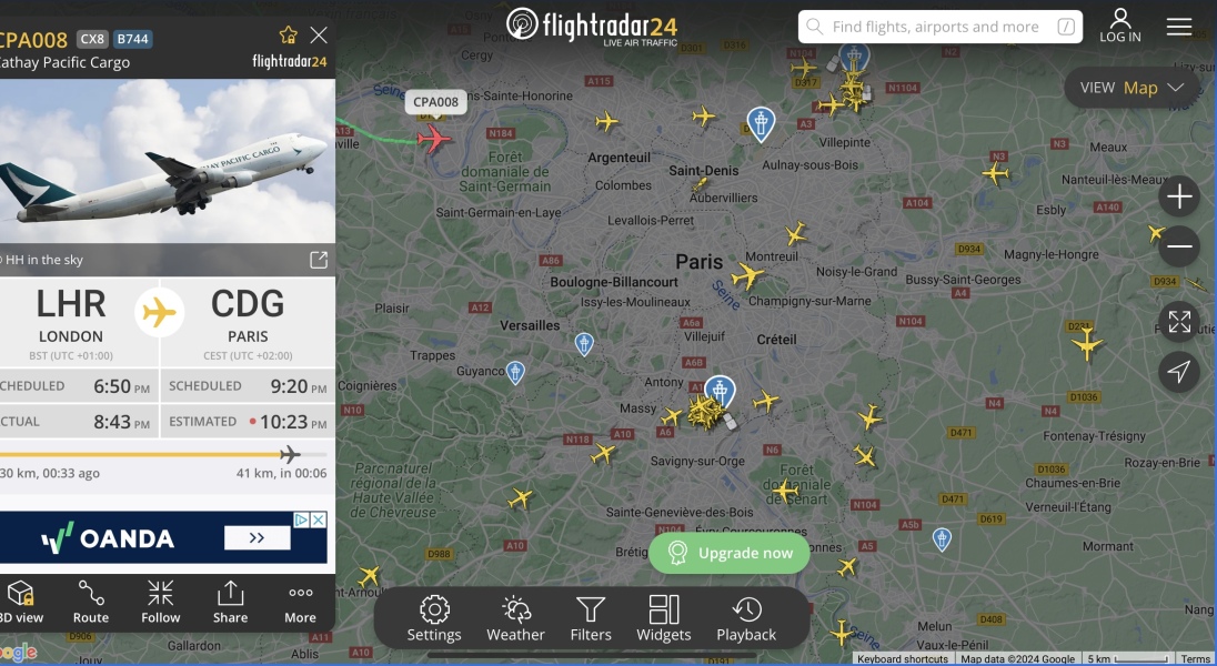 Sky above Paris, Flightradar24.(photo)