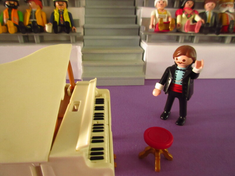 It's time for the Olympic Games for the Playmobil people in our house PART TWO
