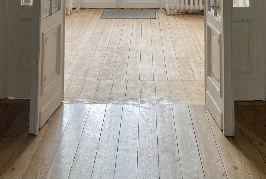 Floor on three interconnecting rooms