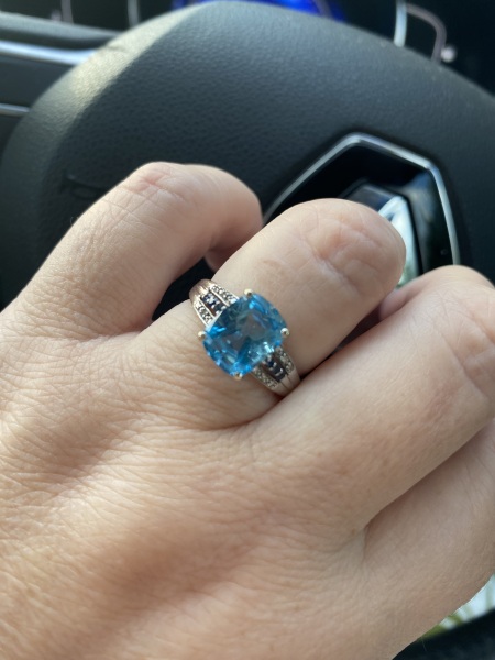 Talk to me about engagement rings please!