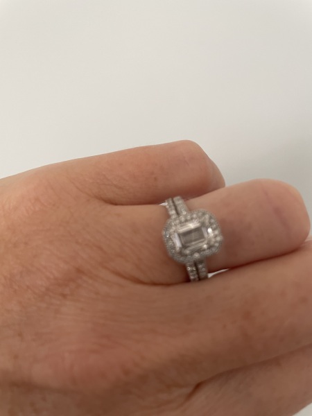 what sort of wedding band would fit with this engagement ring?