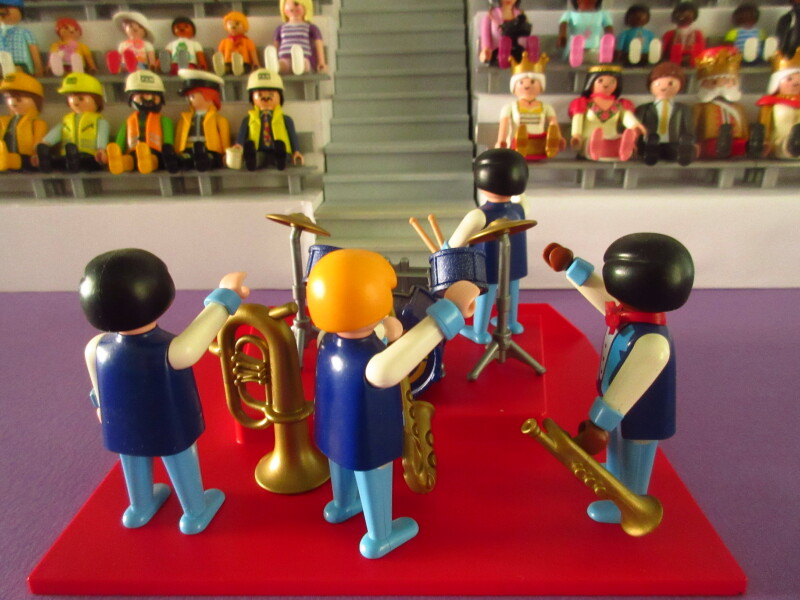It's time for the Olympic Games for the Playmobil people in our house PART TWO