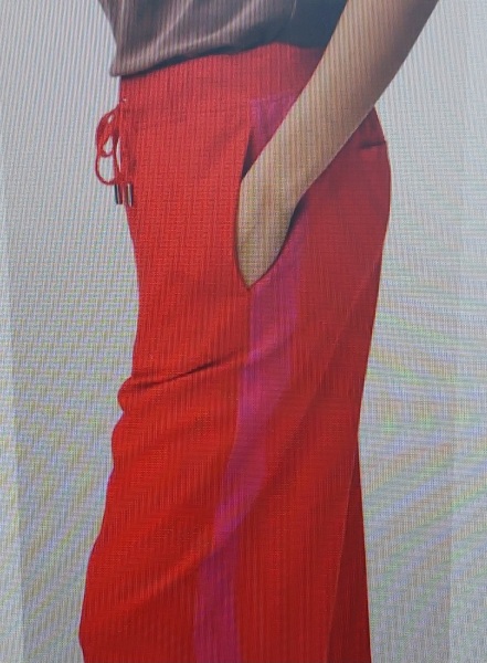 What's wrong with side strioe trousers?!