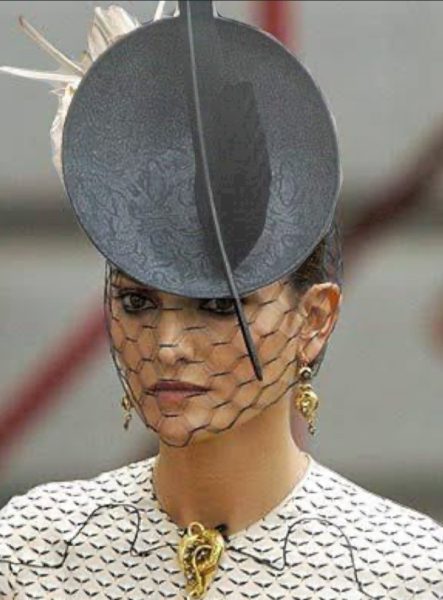 Do people wear fascinators anymore?