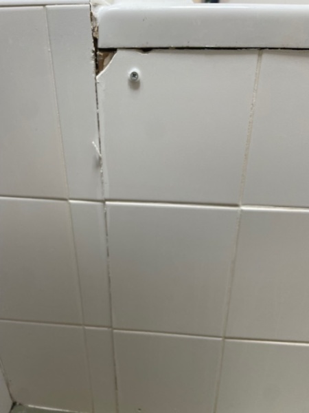 Is it easy to replace a broken tile on a tiled bath panel?