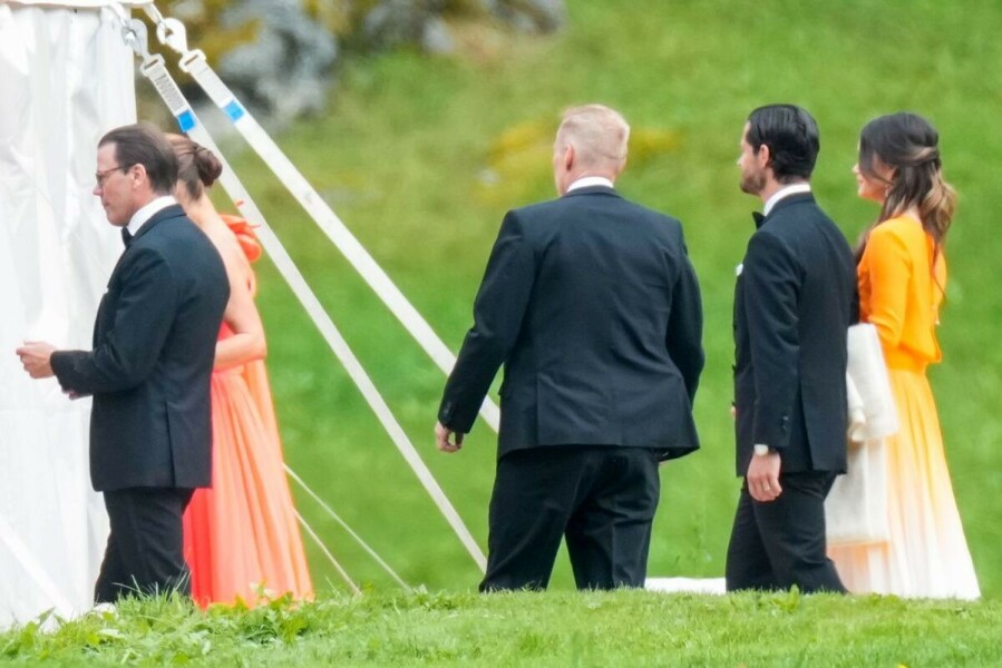 Royal Style: Diamonds are a Queen's best friend..