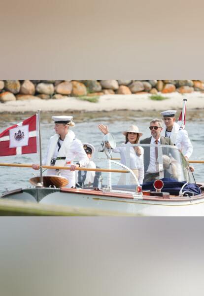 Royal Style: Diamonds are a Queen's best friend..