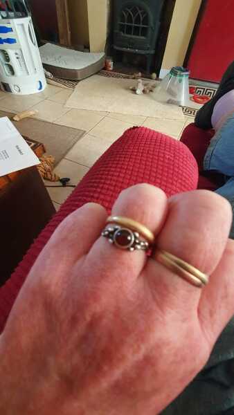 what sort of wedding band would fit with this engagement ring?