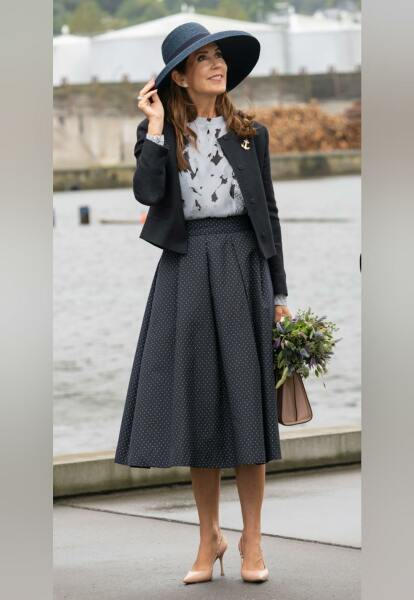 Royal Style: Diamonds are a Queen's best friend..