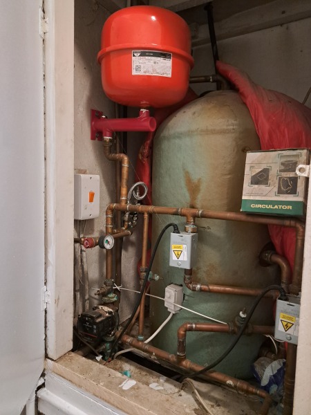 Gas pipes (I think)