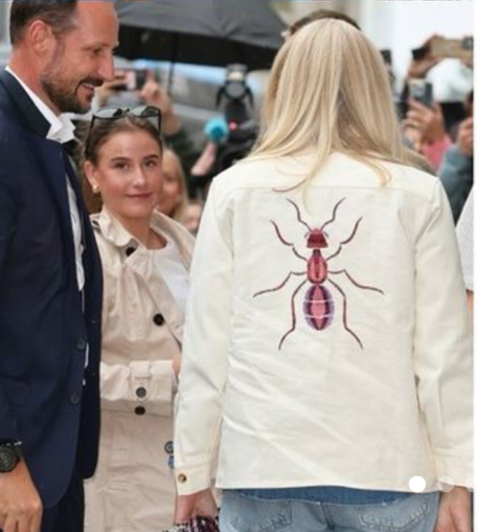 Royal Style: Diamonds are a Queen's best friend..