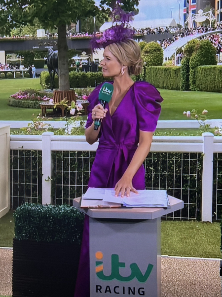 What colour fascinator, shoes & bag with this dress?