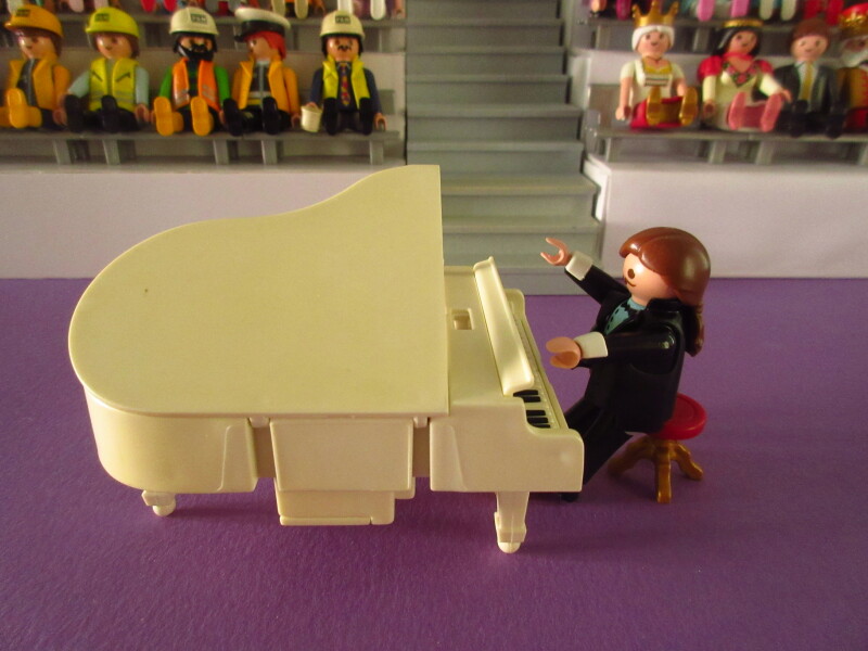 It's time for the Olympic Games for the Playmobil people in our house PART TWO
