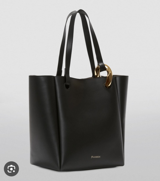 Large TOTE similar to Neverfull