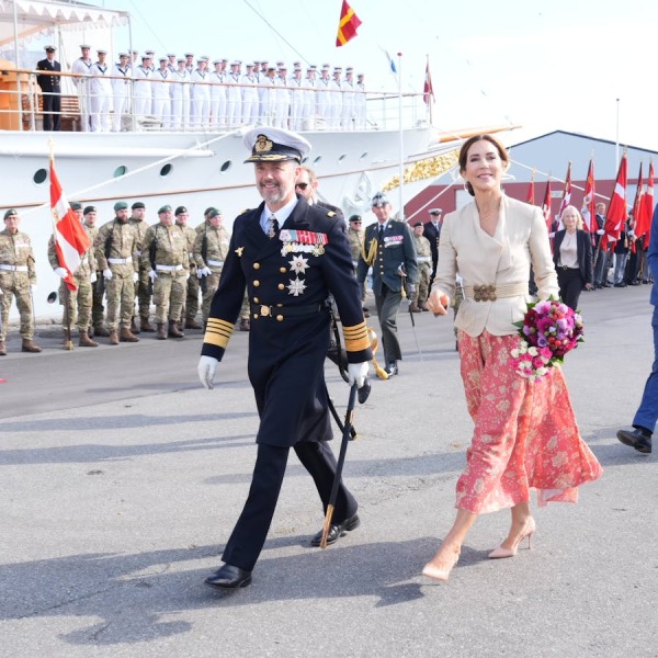 Royal Style: Diamonds are a Queen's best friend..