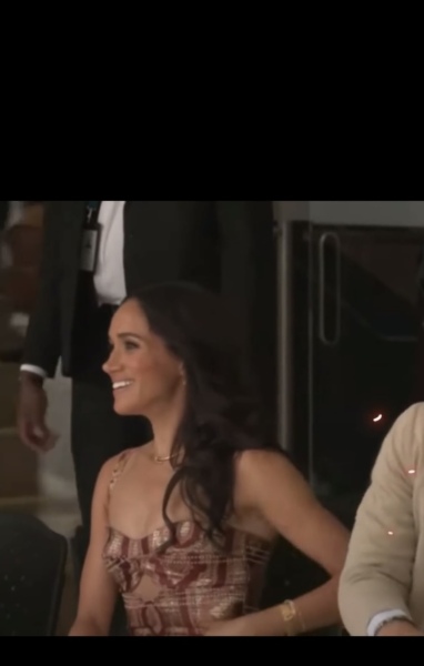 Meghan and Harry spotted out and about - ¡Viva Colombia! Edition (Part 7)