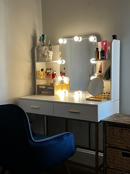 Can you show me your beautiful dressing table?