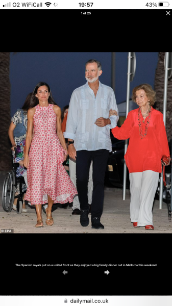 Royal Style: Diamonds are a Queen's best friend..