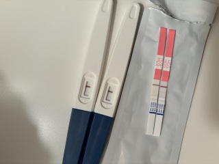 Pregnancy test lines fluctuating