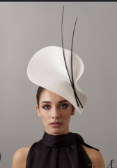 Do people wear fascinators anymore?