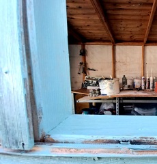 Replacing shed windows glass? DIY query (with pics)