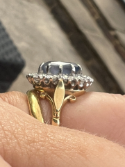 what sort of wedding band would fit with this engagement ring?