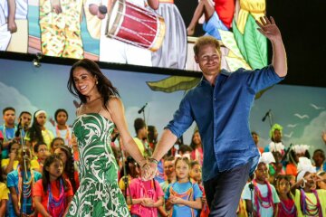 Meghan and Harry spotted out and about - ¡Viva Colombia! Edition (Part 7)