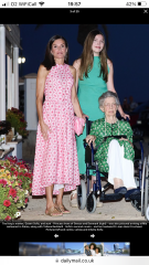 Royal Style: Diamonds are a Queen's best friend..