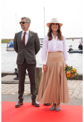 Royal Style: Diamonds are a Queen's best friend..