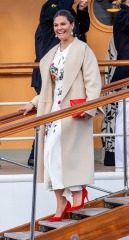 Royal Style: Diamonds are a Queen's best friend..