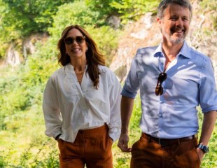 Royal Style: Diamonds are a Queen's best friend..