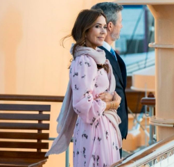 Royal Style: Diamonds are a Queen's best friend..