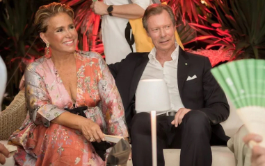 Royal Style: Diamonds are a Queen's best friend..