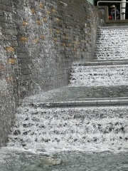 Come and tell me your dull and unexciting news 30: Calmly through the day