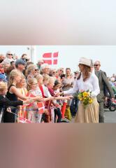 Royal Style: Diamonds are a Queen's best friend..