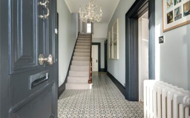 Has anyone done coloured skirting like this...