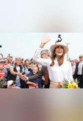 Royal Style: Diamonds are a Queen's best friend..