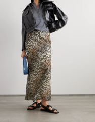 What top with this skirt?
