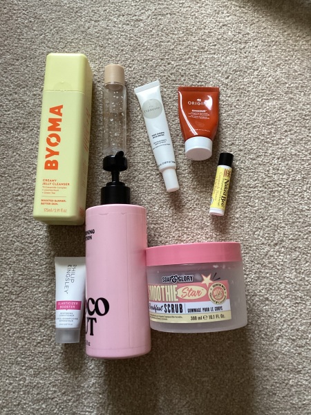 Feel the temptation to indulge in beauty treats? Is your collection overflowing with treasures? Come unite with fellow beauty enthusiasts in this lovely group!