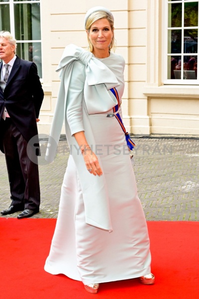 Royal Style: monkey nuts or emeralds? The discussion continues...