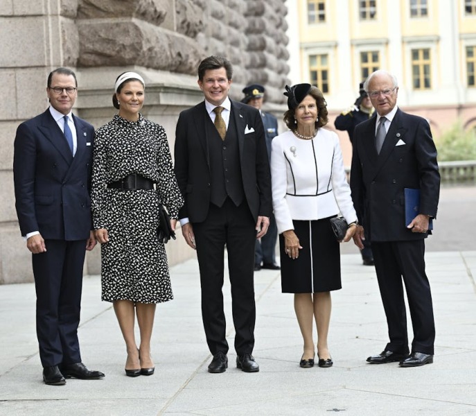 Royal Style: monkey nuts or emeralds? The discussion continues...