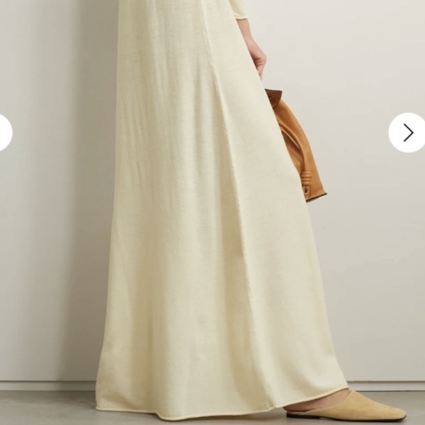 The annual hunt for a dress like this that doesn’t exist