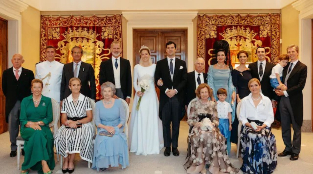 Royal Style: Diamonds are a Queen's best friend..